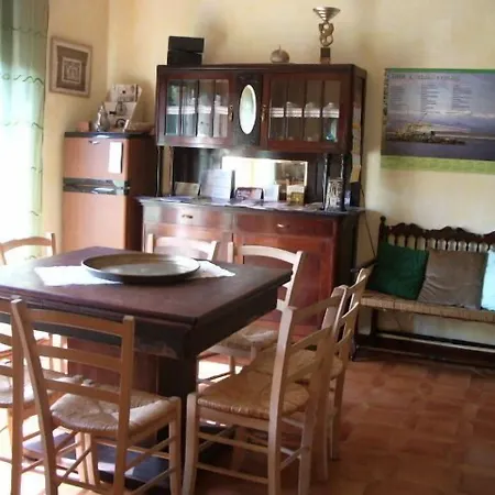 La Casa Nei Pini ベッド・アンド・ブレックファスト 2*