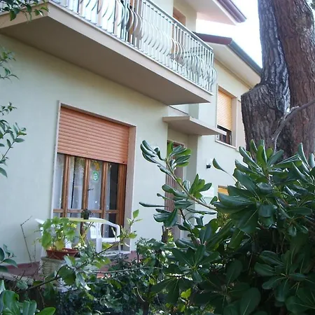 La Casa Nei Pini Bed & Breakfast Viareggio